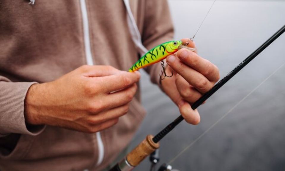 For bass fishing with a baitcaster, a 20-30 lb braid is typically used. This thickness balances strength and castability well.