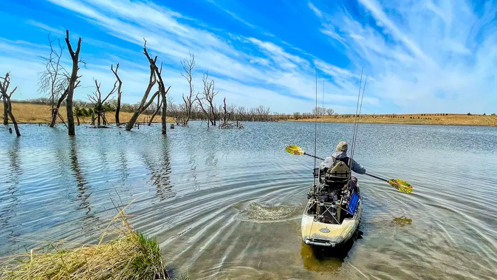 How Do You Choose the Right Fishing Paddle for Your Kayak?